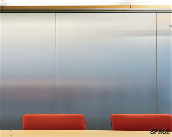 四平挂板隔断墙，金属挂板隔断